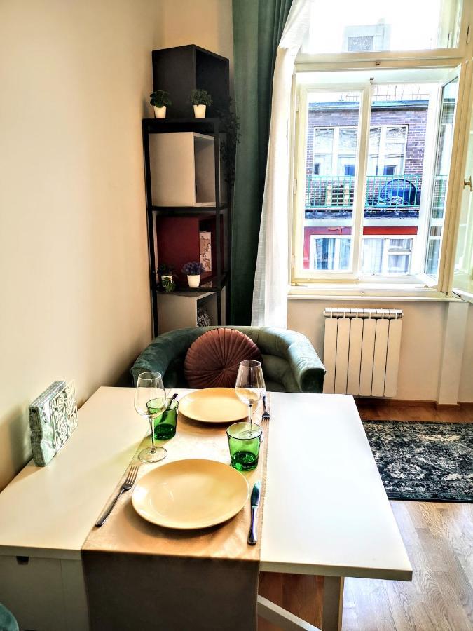 W Apartment, Vintage Style, Next To Wenceslas Square, Prague Center Appartamento