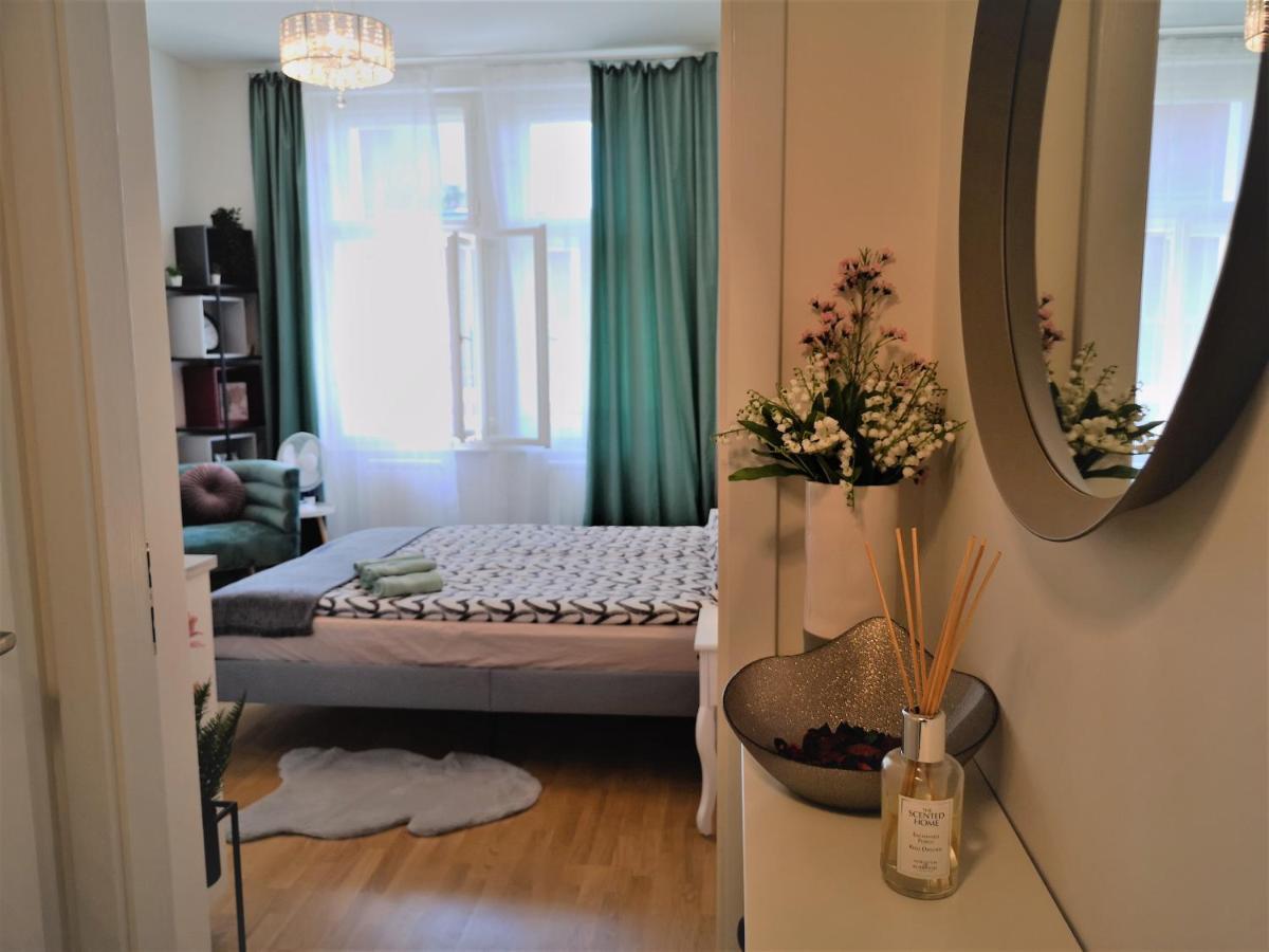 W Apartment, Vintage Style, Next To Wenceslas Square, Prague Center * Praga