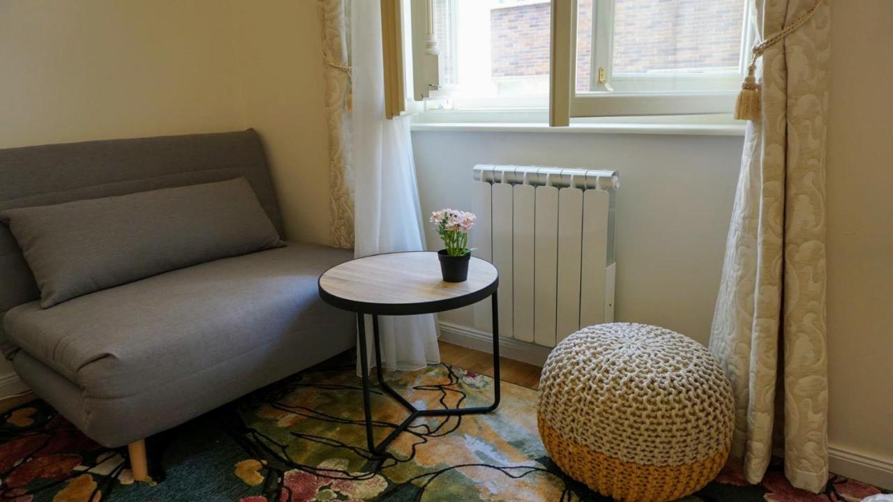 W Apartment, Vintage Style, Next To Wenceslas Square, Prague Center Appartamento